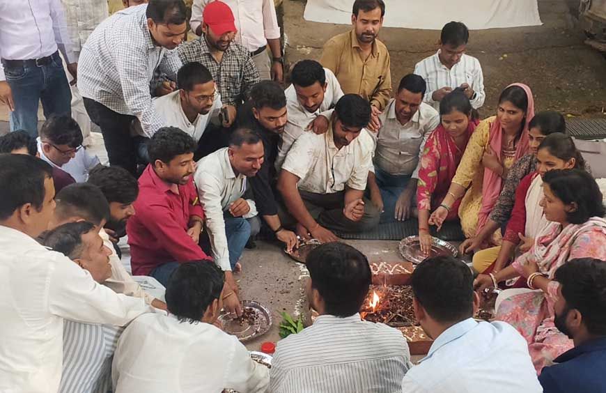 सद्बुद्धि यज्ञ कर कृषि विस्तार अधिकारियों ने फूंका विरोध का बिगुल, eHRMS के खिलाफ अनोखा प्रदर्शन