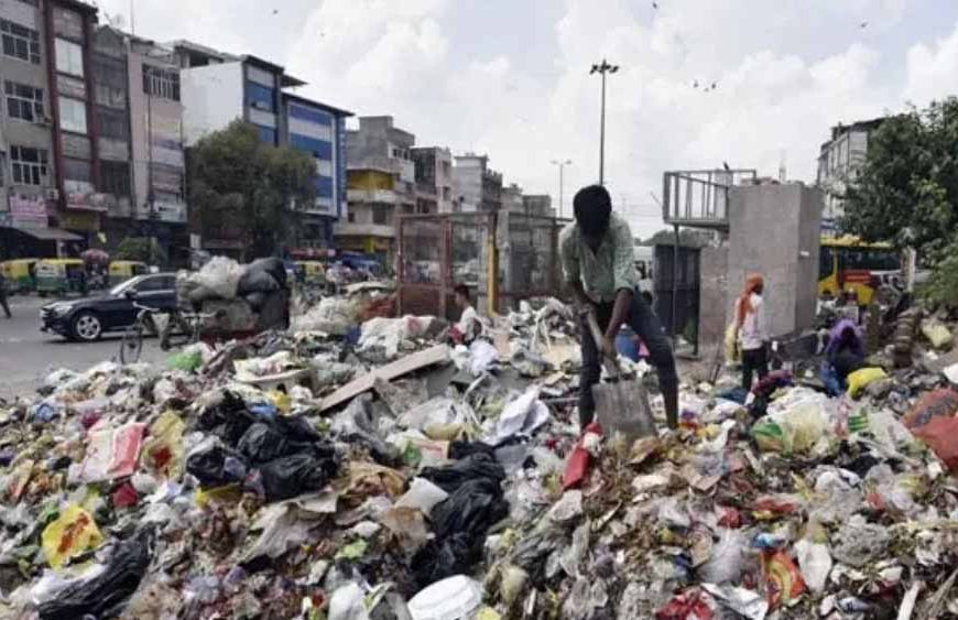 हरियाणा में सड़कों पर सड़ांध, हवा में धुआं; 14 दिन से थमी सफाई व्यवस्था