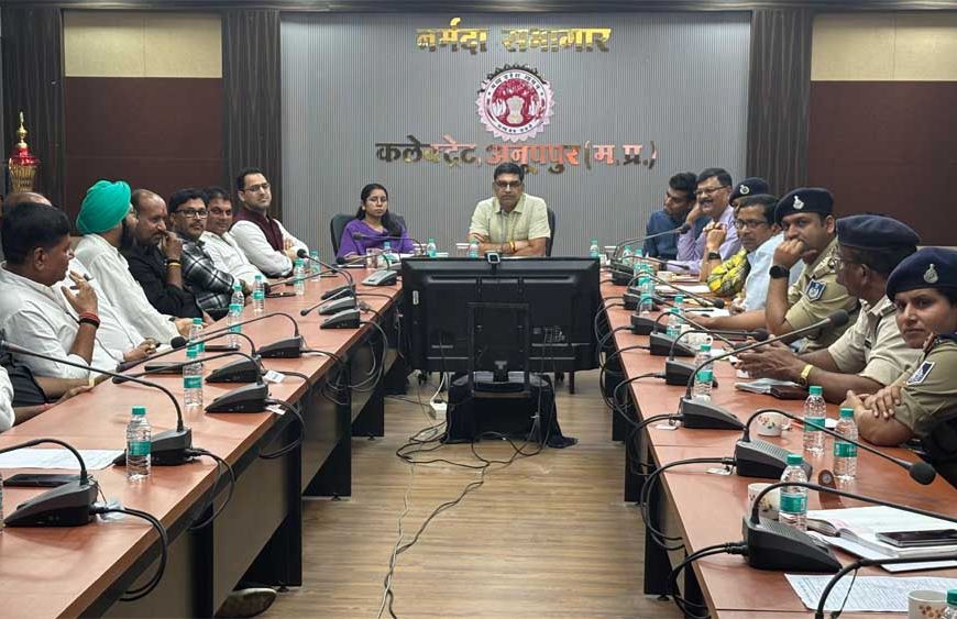 आगामी त्यौहारों को दृष्टिगत रखते हुए जिला स्तरीय शांति समिति की बैठक सम्पन्न