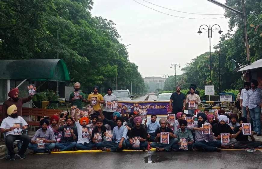 बंदी सिंहों की रिहाई को लेकर पंजाब में प्रदर्शन, पठानकोट-अमृतसर मार्ग ब्लॉक; लुधियाना में मिला-जुला असर