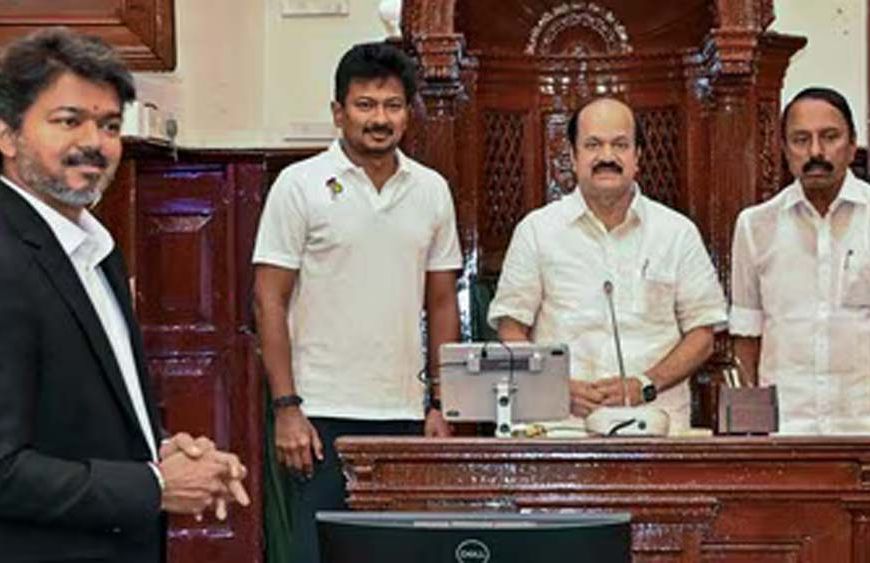 234 विधायकों को सरकारी कार देने पर घमासान, DMK के 59 विधायकों ने ठुकराया ऑफर