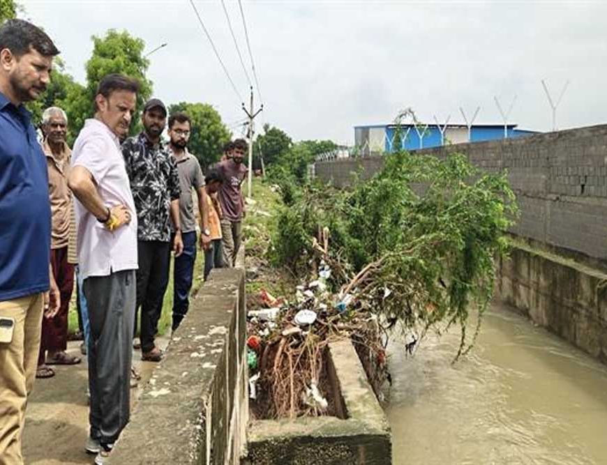 उप मुख्यमंत्री ने जलमग्न क्षेत्रों का दौरा कर स्थिति का लिया जायजा