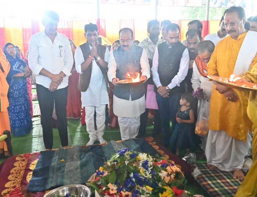 उप मुख्यमंत्री  अरुण साव महारुद्राभिषेक में हुए शामिल