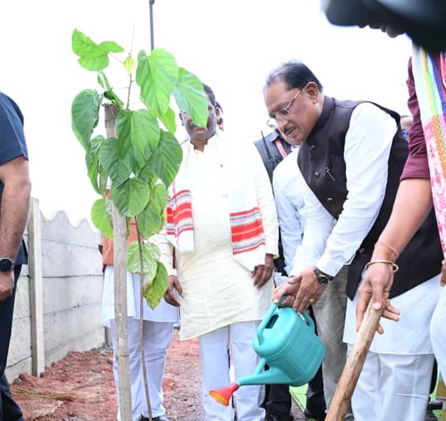 शिक्षा समाज के विकास का मूल मंत्र, भावी पीढ़ी को शिक्षित करना हम सभी की जिम्मेदारी : मुख्यमंत्री  विष्णु देव साय