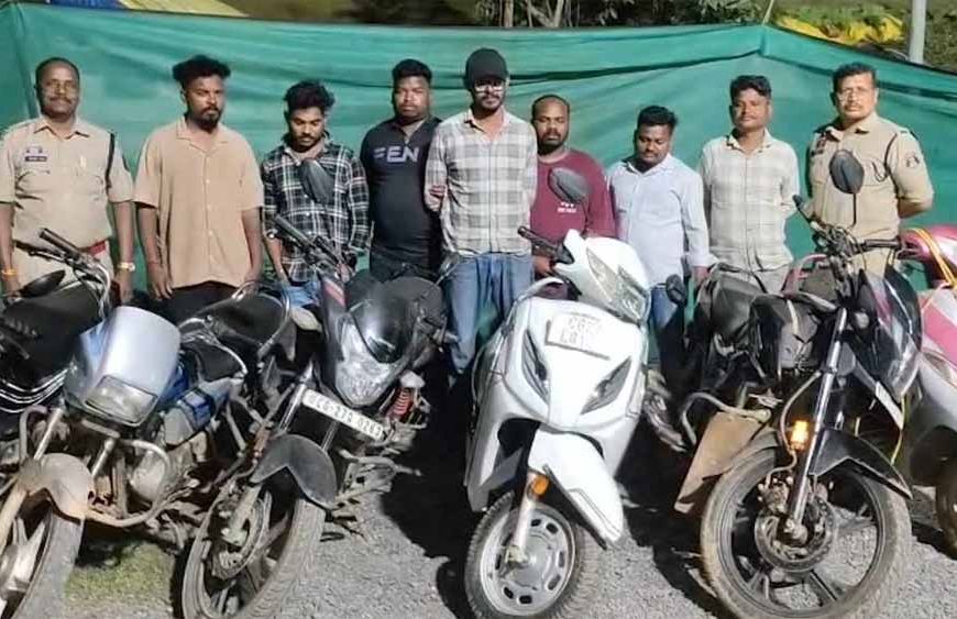 7 जुआरियों पर पुलिस की कार्रवाई, ₹2.01 लाख की सामग्री और 6 दोपहिया वाहन जब्त