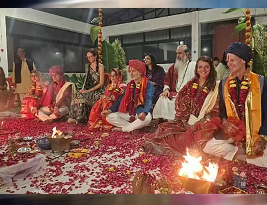 उज्जैन में दिखी अनोखी आस्था! इटली, स्पेन और इंग्लैंड के जोड़ों ने अपनाया हिंदू विवाह संस्कार