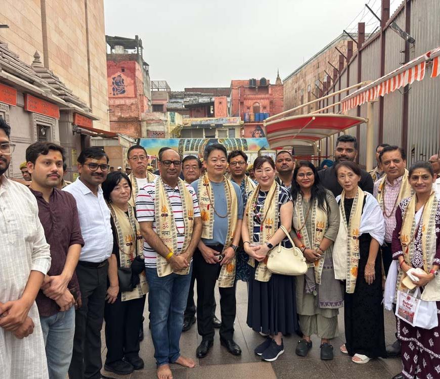 यामानाशी के गवर्नर ने जापानी प्रतिनिधिमंडल के साथ किए बाबा विश्वनाथ के दर्शन