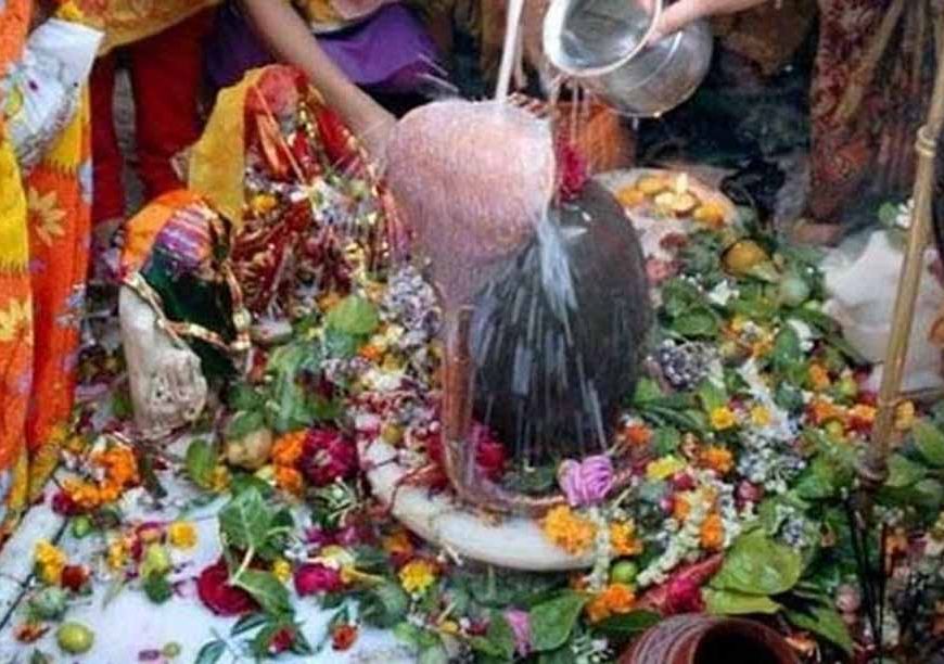 सावन के आखिरी सोमवार शिवालयों में उमड़ा आस्था का सैलाब, गूंजे बोल बम के जयकारे