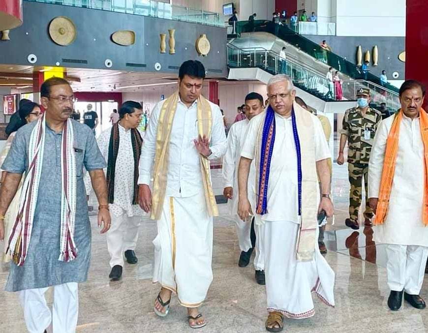 पंजाब भाजपा में असंतोष सुलझाने पहुंचे बीएल संतोष, अकाली दल से गठबंधन पर भी होगी रायशुमारी