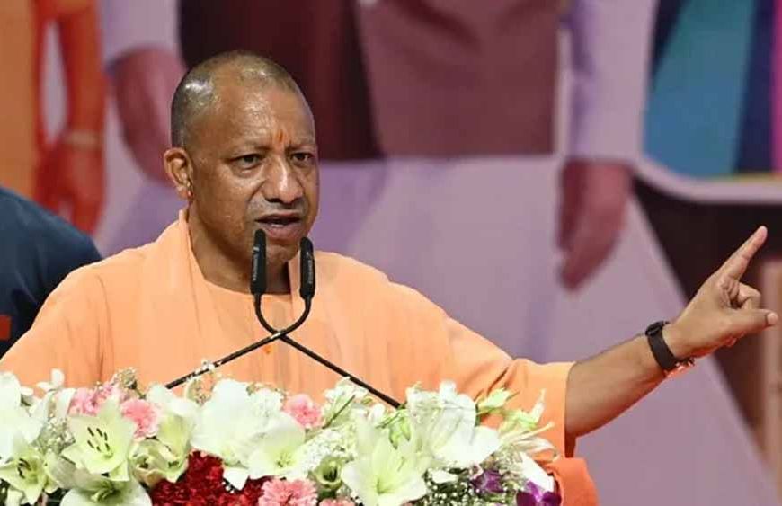 राहुल गांधी के मनुस्मृति बयान पर योगी का हमला, बोले- भारत का भविष्य क्यों बिगाड़ना चाहते हैं?