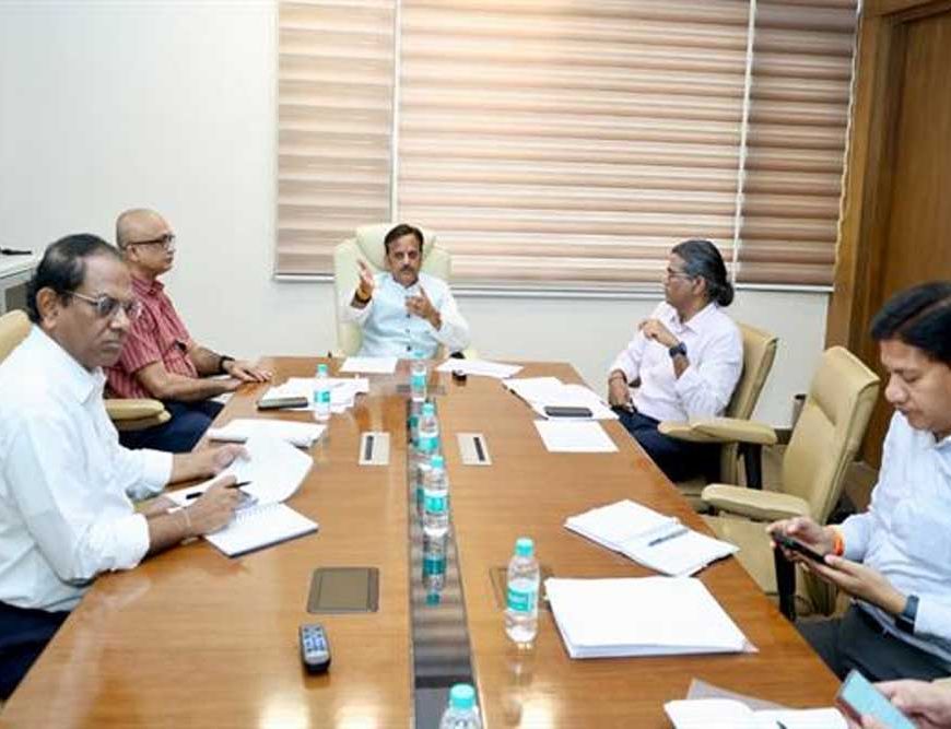 बालाघाट में चिकित्सकीय एवं सहायक चिकित्सकीय मैनपावर सर्वोच्च प्राथमिकता से सुदृढ़ करें : उप मुख्यमंत्री  शुक्ल