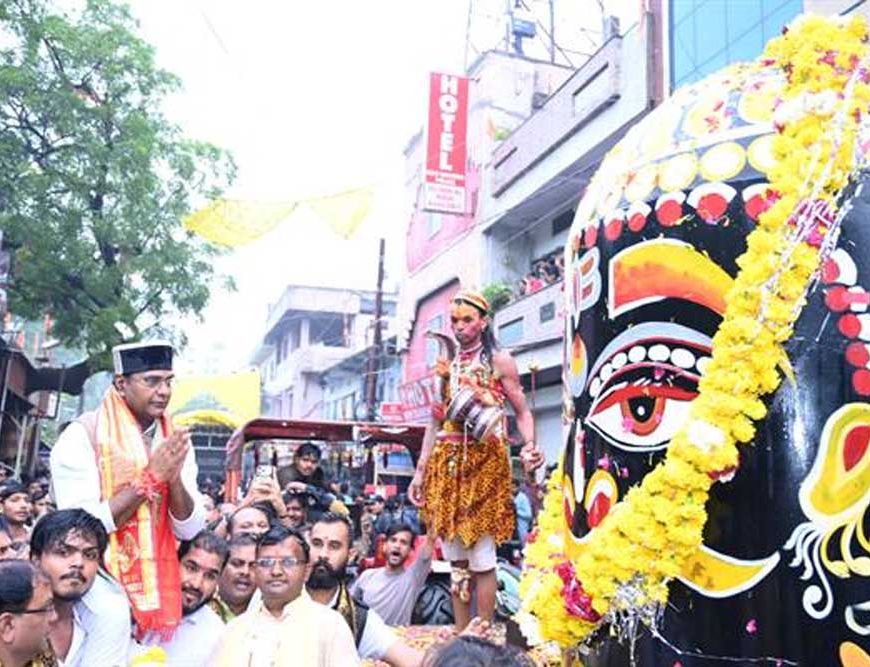 हर हर महादेव’ के जयघोष से गूंजा नरेला, मंत्री विश्वास सारंग की अगुवाई में निकली बाबा महाकाल की भव्य शाही सवारी