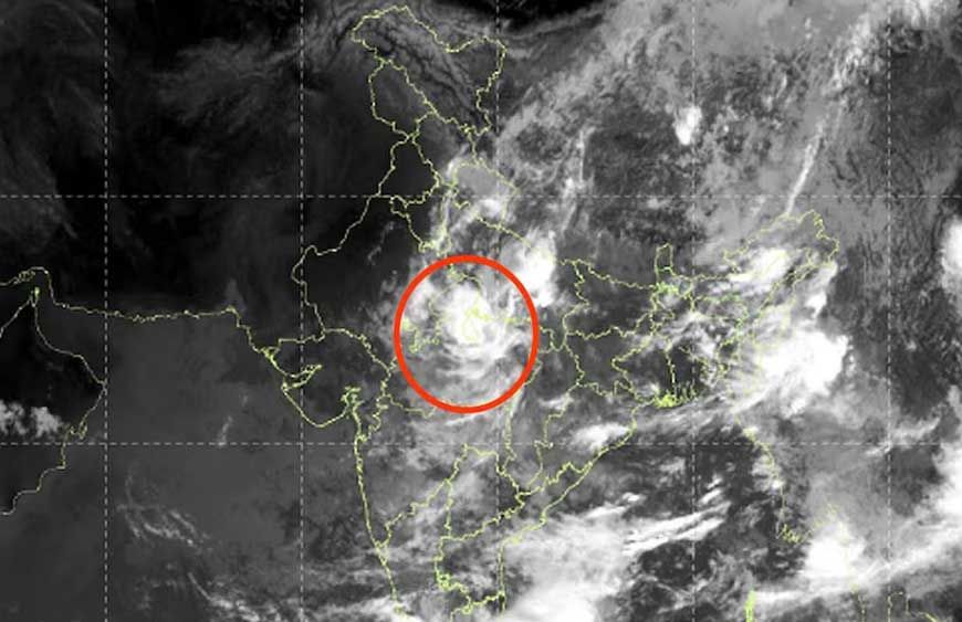 सैटेलाइट फोटो में मॉनसून का नया चेहरा! पूर्वी और मध्य भारत पर बादलों का भयानक घेरा