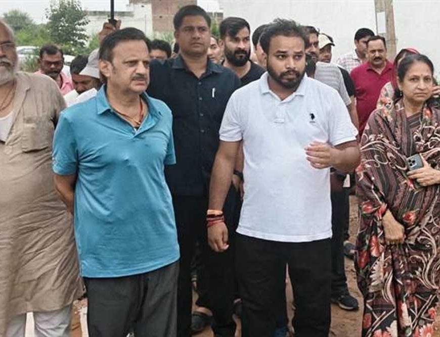 जलभराव प्रभावित क्षेत्रों में खुद पहुंचे उप मुख्यमंत्री  शुक्ल, 9 लोगों को कराया रेस्क्यू