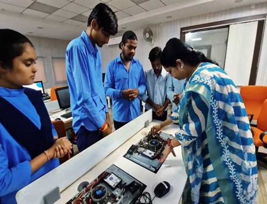 राष्ट्रीय शिक्षक पुरस्कार-2026 के लिए मध्यप्रदेश के दो व्यावसायिक प्रशिक्षण अधिकारियों का चयन