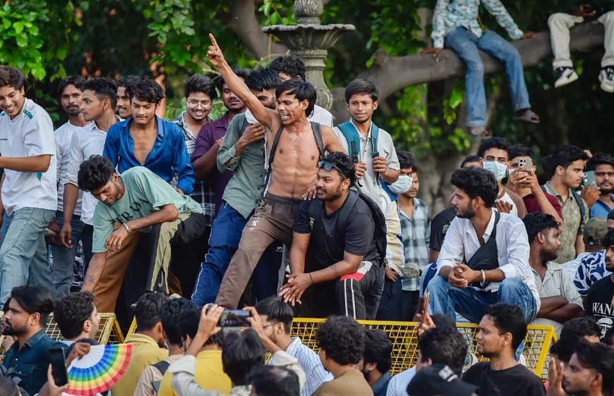 MOTN Survey: Gen-Z के लिए नौकरी सबसे बड़ा मुद्दा, 53 फीसदी युवाओं ने बताई पहली प्राथमिकता