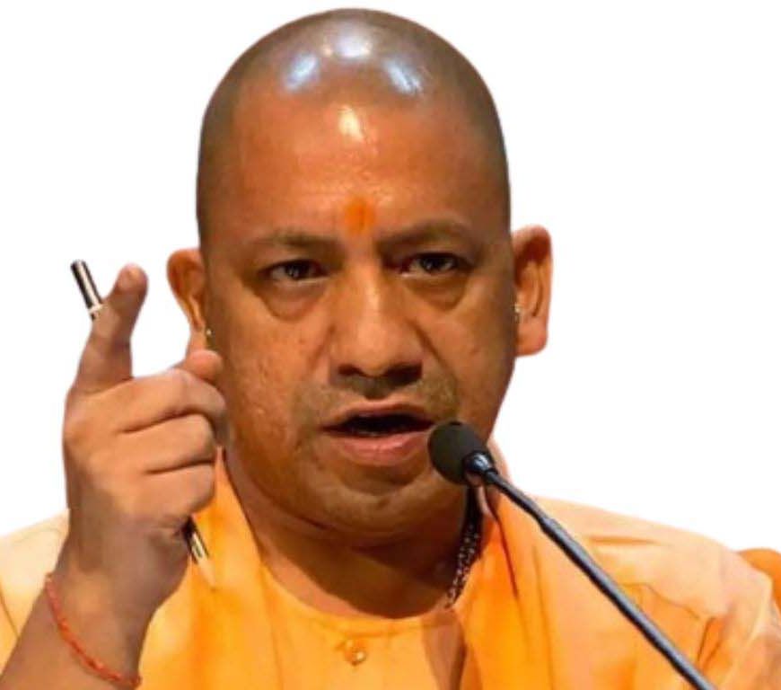 CM योगी की सख्ती के बाद कानपुर नगर निगम में ‘ऑपरेशन क्लीन’, 11 स्विचमैन निलंबित