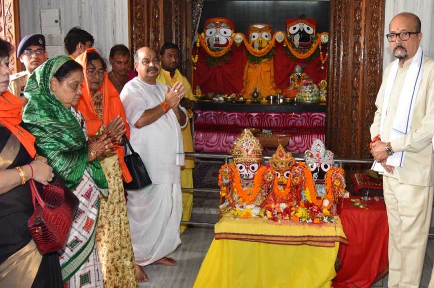 रायपुर : रक्षाबंधन पर राज्यपाल रमेन डेका ने भगवान जगन्नाथ के दर्शन कर बांधा रक्षासूत्र