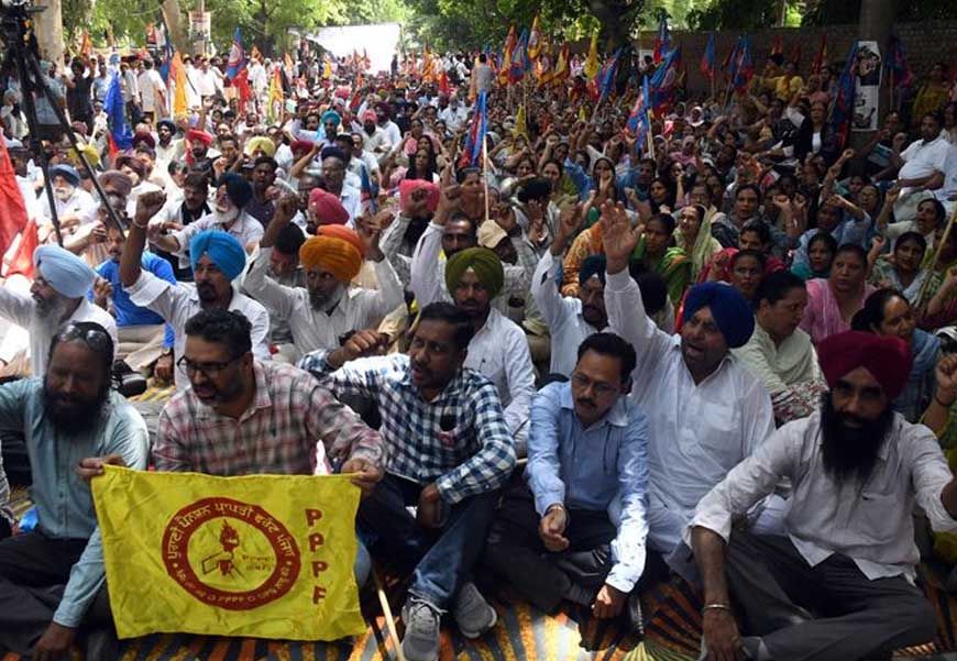 AAP सरकार और मुलाजिमों में आर-पार की लड़ाई! 2500 से ज्यादा कर्मचारियों पर एक्शन की तैयारी