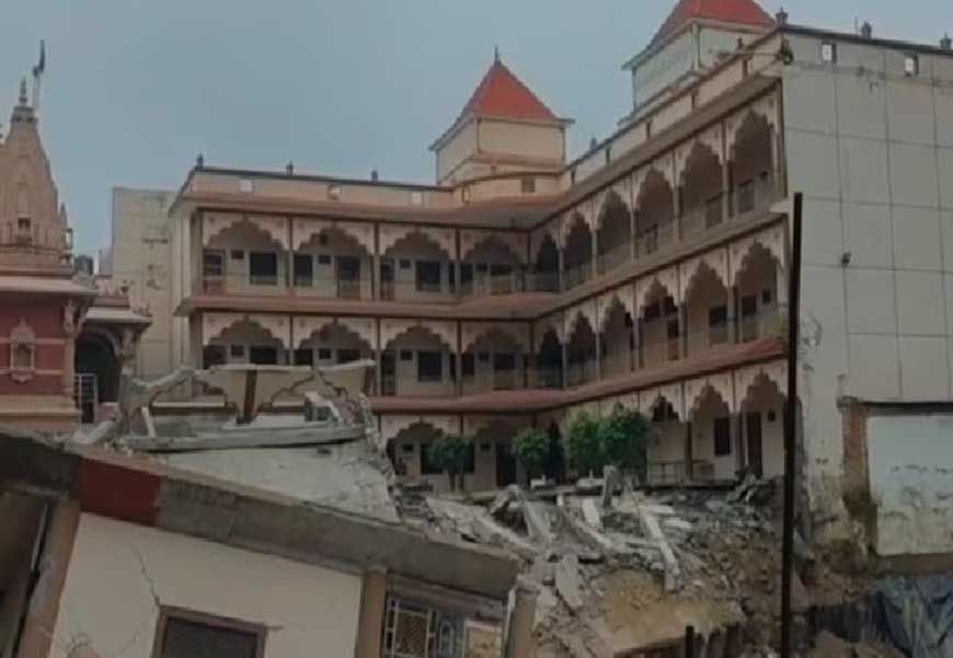 प्रयागराज में बड़ा हादसा! निर्माणाधीन स्वामी नारायण मंदिर का हिस्सा भरभराकर गिरा