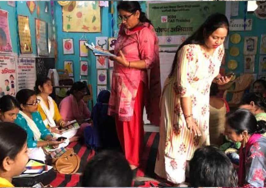चुनावी साल में योगी सरकार का बड़ा दांव, आंगनबाड़ी कार्यकर्ताओं और सहायिकाओं का मानदेय डेढ़ गुना करने की तैयारी