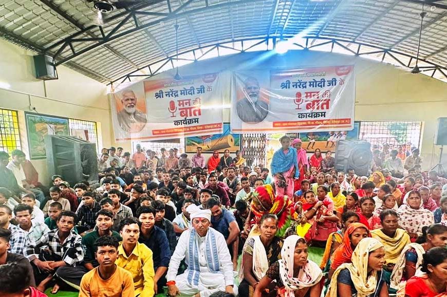 अब धमाकों की नहीं, रेडियो की गूंज