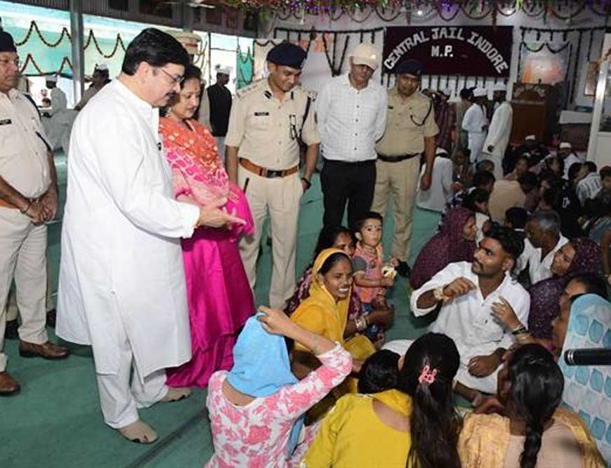 रक्षाबंधन के अवसर पर प्रदेश की जेलों में भावनात्मक माहौल, बहनों ने जेल पहुंचकर भाइयों की कलाई पर बांधी राखी