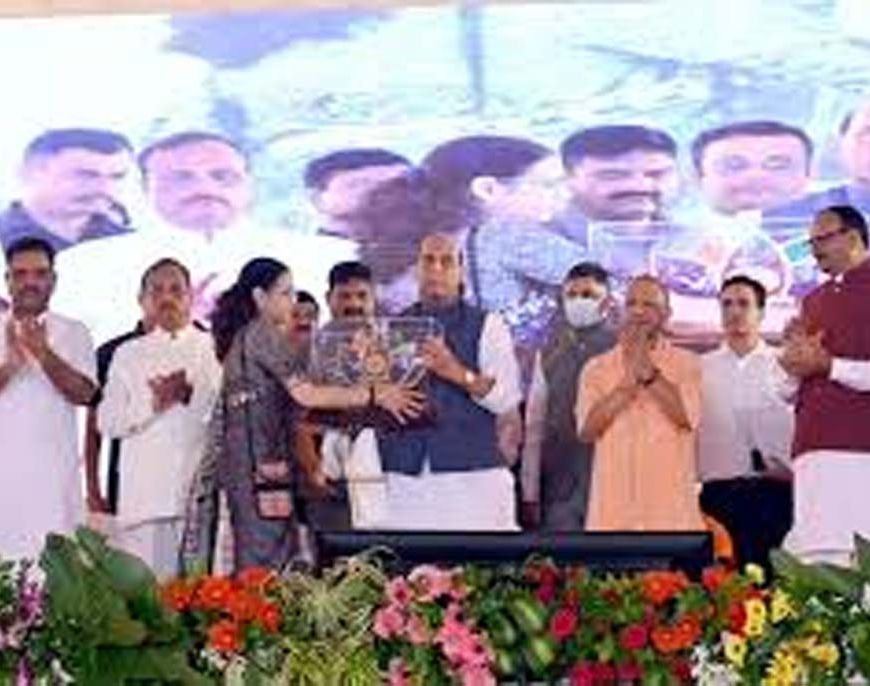 सीएम योगी ने यूपी को देश के शीर्ष तीन राज्यों में पहुंचाया, अपराधियों के हौसले किए चकनाचूर : राजनाथ