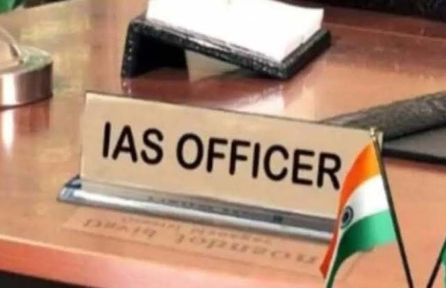 IAS से बढ़ता मोहभंग! यूपी में 9 अफसरों ने लिया VRS, 5 ने दिया इस्तीफा