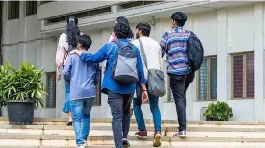 झारखंड की उच्च शिक्षा में पिछड़ापन बरकरार, 1 लाख आबादी पर सिर्फ 9 कॉलेज; 48 छात्रों पर एक शिक्षक