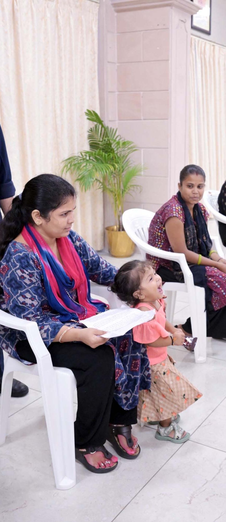 सीएम योगी और बच्ची के बीच संवाद से खिलखिला उठे हॉल में मौजूद लोग, सभी ने सीएम के वात्सल्य की प्रशंसा की