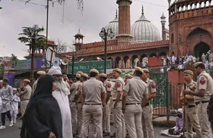 जामा मस्जिद के पास गरजा बुलडोजर, हाई कोर्ट के आदेश पर MCD ने हटाया अतिक्रमण