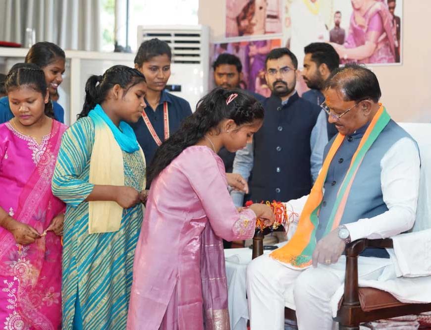 महतारी के आशीष से, राखी के विश्वास से मुख्यमंत्री  विष्णु देव साय के नेतृत्व में महिलाओं के सम्मान, स्वावलंबन और आर्थिक सशक्तिकरण की दिशा में निरंतर पहल