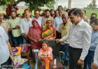 योगी सरकार की संवेदनशील पहल, डीएम खुद ट्राइसिकिल लेकर पहुंचे रागिनी के दरवाजे