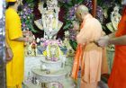 श्रीकृष्ण जन्माष्टमी पर जन्मभूमि पहुंचे सीएम योगी, चांदी से सजे गर्भगृह में किए ‘लाला’ के दर्शन