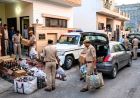 जयपुर में शराब तस्करी पर शिकंजा, कार से 36 और मकान से 44 बोतलें मिलीं; 4 गिरफ्तार