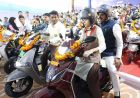 CM मोहन यादव को पीछे बैठाकर छात्रा ने दौड़ाई स्कूटी, साथ-साथ दौड़े सुरक्षाकर्मी