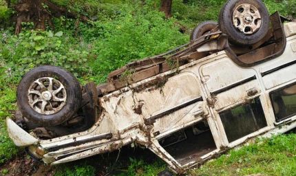 हर्रवाह-बिलासपुर मार्ग पर सरइया नाला के पास बोलेरो अनियंत्रित होकर पलटी