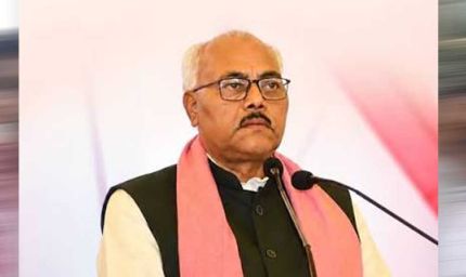 SP MLC के विवादित बयान से गरमाई UP की सियासत, बोले- अखिलेश कुत्ते के गले में घंटी बांध दें तो...