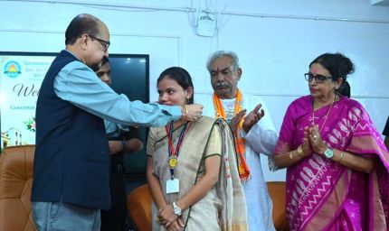 वर्तमान पर फोकस करें, निरंतर सीखते रहें और समाज के लिए योगदान दें-डेका