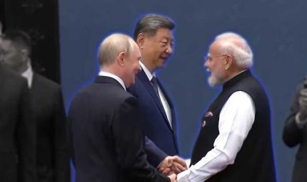 जिनपिंग-पुतिन से PM मोदी ने मिलाया हाथ, बगल से चुपचाप गुजर गए शहबाज शरीफ