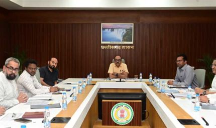 ग्रामोद्योग विभाग के अधिकारियों ने तकनीकी वस्त्र मिशन के संबंध में दिया प्रस्तुतिकरण
