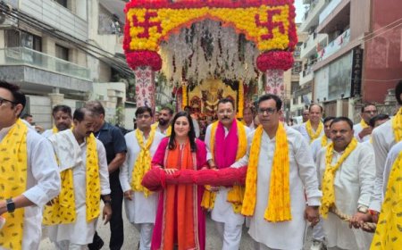 जन्माष्टमी पर पटेल नगर में निकली भव्य शोभायात्रा, माँ झंडेवाली के डोले ने मोहा श्रद्धालुओं का मन