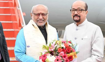 राज्यपाल डेका ने उपराष्ट्रपति राधाकृष्णन का किया आत्मीय स्वागत