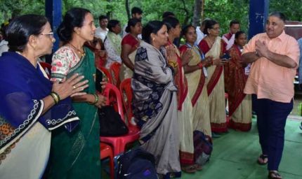 रामगढ़ में मितानिन बहनों से पर्यटन एवं संस्कृति मंत्री ने किया आत्मीय संवाद, समस्याओं और आवश्यकताओं की ली जानकारी