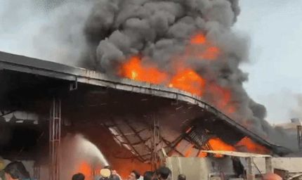 जालंधर में गद्दे की फैक्ट्री में भीषण आग, 2 KM दूर तक दिखा धुएं का गुबार; 10 दमकल गाड़ियां मौके पर