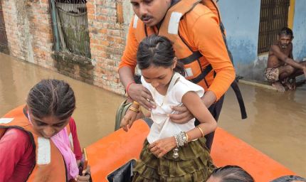 बाढ़ प्रभावितों तक भोजन, दवा और राहत सामग्री पहुंचाना सरकार की प्रतिबद्धताः सीएम योगी