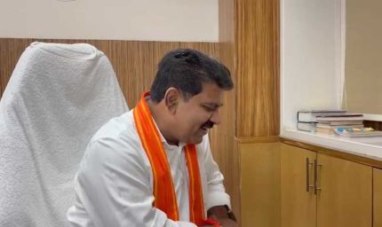 कवर्धा मेडिकल कॉलेज में प्रवेश लेने वाले जिले के प्रथम छात्र हिमांशु को उप मुख्यमंत्री  विजय शर्मा ने फोन कर दी बधाई एवं शुभकामनाएं