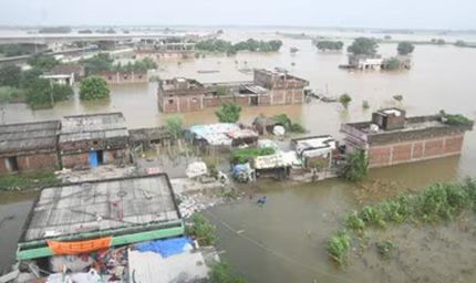 पटना में बाढ़ का हाहाकार! खतरे के निशान से 2 मीटर ऊपर गंगा, डूबे सैकड़ों घर