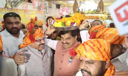 CM डॉ. यादव ने बरखेड़ी के राधा-कृष्ण मंदिर में की पूजा, सिर पर लड्डू गोपाल को लेकर पहुंचे मंदिर